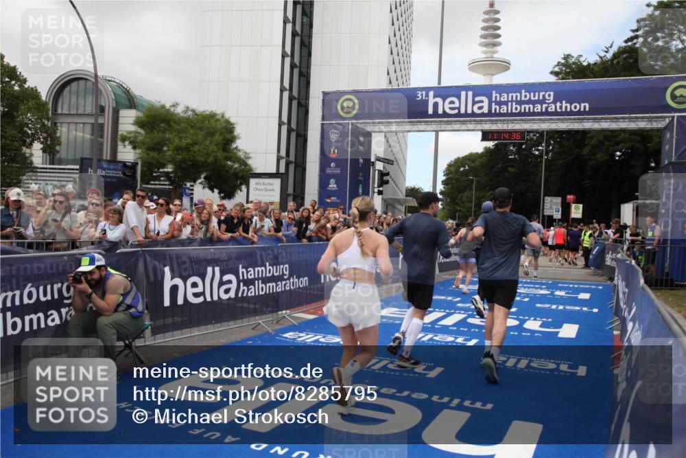 29.06.2025 - hella hamburg halbmarathon Michael Strokosch http://msf.ph/oto/8285795 29.06.2025 11:14:35 Ziel 1244, 3687, 4478, 6128, 7897, 9834, 10092, 11904, 11905, 15214, 15861, 16376, 17527, 17571, 17949 meine-sportfotos.de
