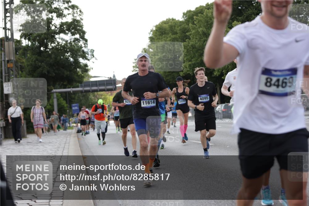 29.06.2025 - hella hamburg halbmarathon Jannik Wohlers http://msf.ph/oto/8285817 29.06.2025 10:03:29 Lombardsbrücke 1032, 1355, 1367, 2277, 4095, 4488, 5363, 5613, 7006, 7306, 7485, 8469, 8727, 9280, 9899, 11402, 11614, 12336, 12653, 13173, 15520, 16113, 16621, 17098, 17955, 18111, 18985 meine-sportfotos.de