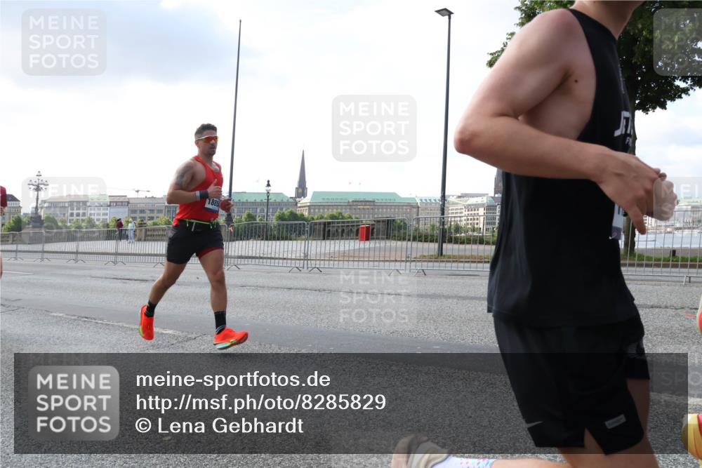 29.06.2025 - hella hamburg halbmarathon Lena Gebhardt http://msf.ph/oto/8285829 29.06.2025 09:45:54 Lombardsbrücke 1885, 57, 1080, 1686, 1707, 1894, 2460, 2525, 2689, 3809, 4129, 4463, 4679, 4698, 4749, 4812, 5187, 5550, 6169, 6358, 6495, 6878, 7055, 7186, 7389, 7481, 7880, 7965, 8062, 8190, 9345, 9571, 9634, 10017, 10270, 10453, 10484, 10876, 11120, 11199, 12189, 12232, 12234, 12308, 12681, 12691, 12988, 13066, 13167, 13343, 13618, 13686, 13754, 14028, 14167, 14293, 15115, 16507, 17768 meine-sportfotos.de