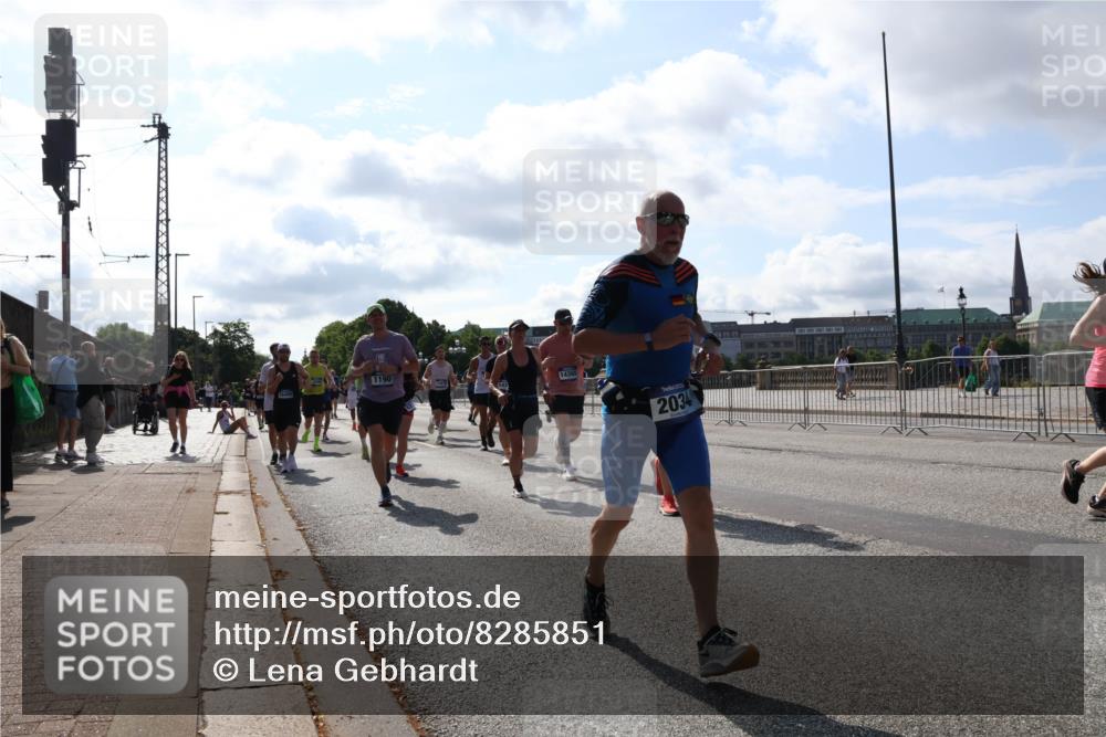 29.06.2025 - hella hamburg halbmarathon Lena Gebhardt http://msf.ph/oto/8285851 29.06.2025 09:58:23 Lombardsbrücke 1190, 2034, 1034, 1179, 1190, 1258, 1285, 1335, 1727, 1815, 2029, 2034, 2070, 2138, 2397, 2417, 2518, 2612, 2636, 2656, 2711, 3041, 3091, 3097, 3251, 3819, 3859, 4152, 4167, 4814, 4903, 5093, 5259, 5378, 5672, 5721, 5894, 6164, 6272, 6433, 6580, 6592, 6754, 6759, 6877, 6897, 7065, 7409, 7509, 7646, 7716, 7724, 7856, 7896, 8154, 8311, 8393, 8508, 8590, 8825, 9012, 9057, 9562, 9656, 10084 meine-sportfotos.de