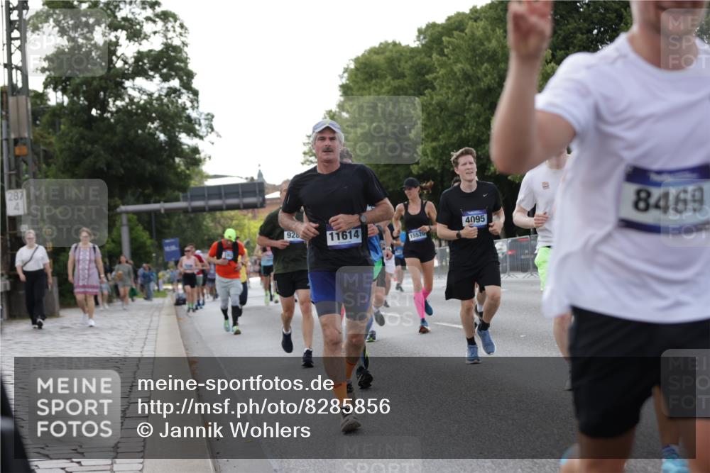 29.06.2025 - hella hamburg halbmarathon Jannik Wohlers http://msf.ph/oto/8285856 29.06.2025 10:03:29 Lombardsbrücke 1032, 1355, 1367, 2277, 4095, 4488, 5363, 5613, 7006, 7306, 7485, 8469, 8727, 9280, 9899, 11402, 11614, 12336, 12653, 13173, 15520, 16113, 16621, 17098, 17955, 18111, 18985 meine-sportfotos.de