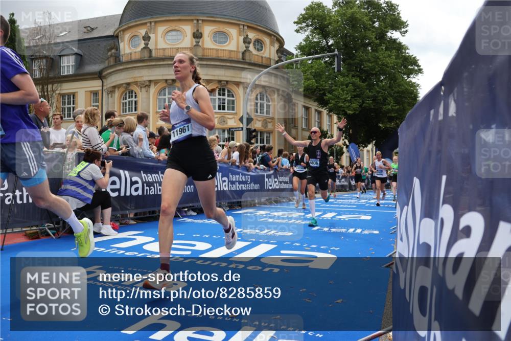 29.06.2025 - hella hamburg halbmarathon Strokosch-Dieckow http://msf.ph/oto/8285859 29.06.2025 10:47:54 Ziel 1604, 1613, 4528, 4601, 5022, 6377, 6836, 8564, 11961, 12808, 14383, 14730, 15333, 16766, 17451, 18206, 18356, 18836, 18922, 19198 meine-sportfotos.de
