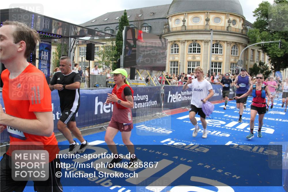 29.06.2025 - hella hamburg halbmarathon Michael Strokosch http://msf.ph/oto/8285867 29.06.2025 10:55:29 Ziel 1130, 2252, 2771, 4189, 4951, 5287, 5319, 6591, 6938, 8487, 13234, 13236, 16213, 16334, 16609, 16985, 17603, 17940 meine-sportfotos.de