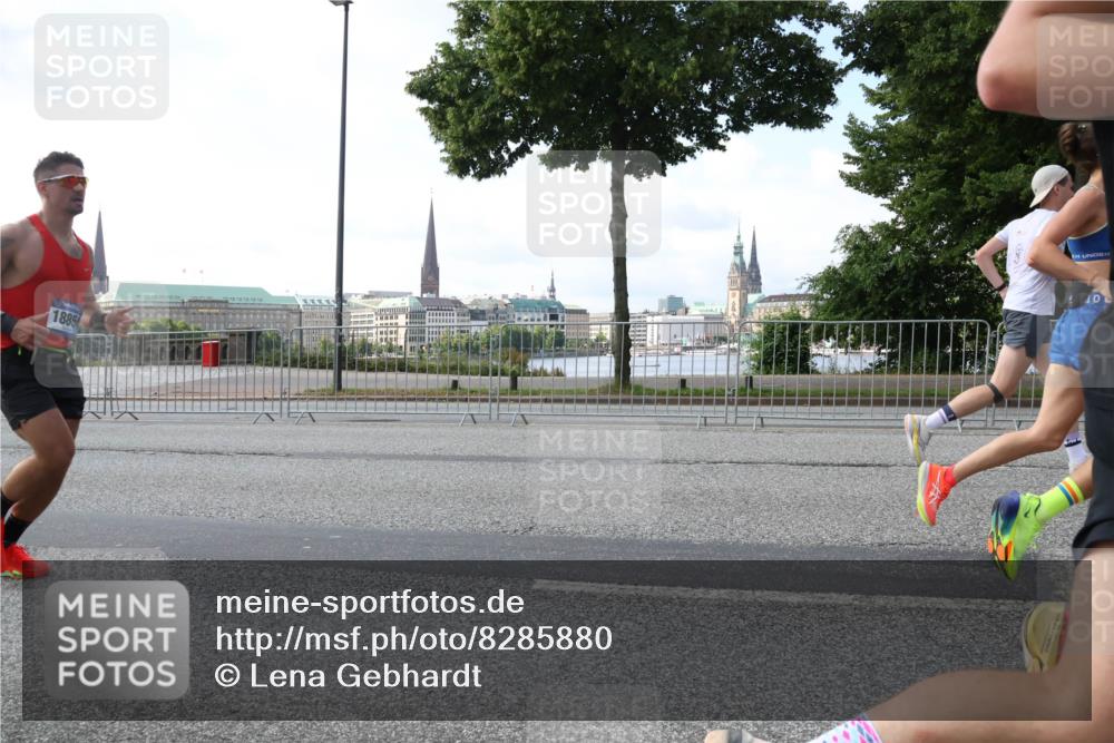 29.06.2025 - hella hamburg halbmarathon Lena Gebhardt http://msf.ph/oto/8285880 29.06.2025 09:45:55 Lombardsbrücke 18854, 57, 1080, 1686, 1707, 1894, 2460, 2525, 2689, 3809, 4129, 4463, 4679, 4698, 4749, 4812, 5187, 5550, 6169, 6358, 6495, 6878, 7055, 7186, 7389, 7880, 7965, 8062, 8190, 9345, 9571, 9634, 10017, 10270, 10453, 10484, 10876, 11120, 11199, 11282, 12189, 12232, 12308, 12681, 12691, 12988, 13066, 13167, 13343, 13618, 13686, 13754, 14028, 14167, 14293, 15115, 15689, 16507, 16580, 17768 meine-sportfotos.de