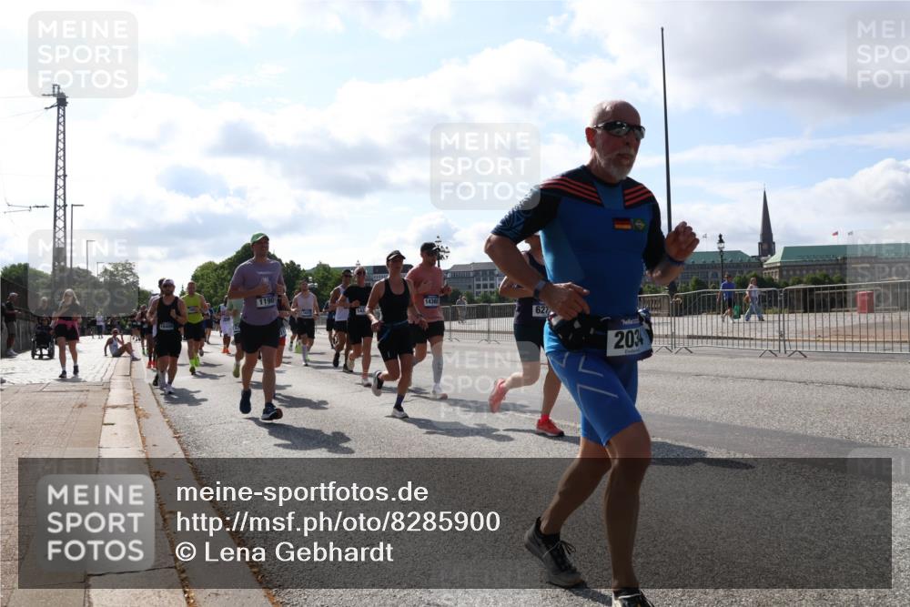 29.06.2025 - hella hamburg halbmarathon Lena Gebhardt http://msf.ph/oto/8285900 29.06.2025 09:58:23 Lombardsbrücke 1190, 14365, 627, 203, 1034, 1179, 1190, 1258, 1285, 1335, 1727, 1815, 2029, 2034, 2070, 2138, 2397, 2417, 2518, 2612, 2636, 2656, 2711, 3041, 3091, 3097, 3251, 3819, 3859, 4152, 4167, 4814, 4903, 5093, 5259, 5378, 5672, 5721, 5894, 6164, 6272, 6433, 6580, 6592, 6754, 6759, 6877, 6897, 7065, 7409, 7509, 7646, 7716, 7724, 7856, 7896, 8154, 8311, 8393, 8508, 8590, 8825, 9012, 9057, 9562, 9656, 10084 meine-sportfotos.de