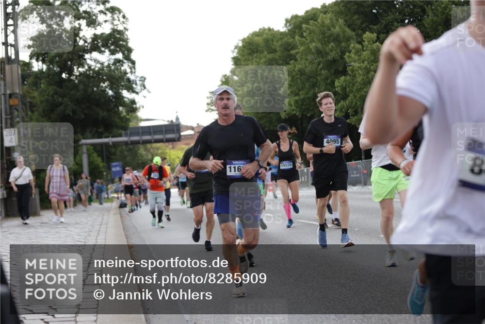 29.06.2025 - hella hamburg halbmarathon Jannik Wohlers http://msf.ph/oto/8285909 29.06.2025 10:03:29 Lombardsbrücke 1032, 1355, 1367, 2277, 4095, 4488, 5363, 5613, 7006, 7306, 7485, 8469, 8727, 9280, 9899, 11402, 11614, 12336, 12653, 13173, 15520, 16113, 16621, 17098, 17955, 18111, 18985 meine-sportfotos.de
