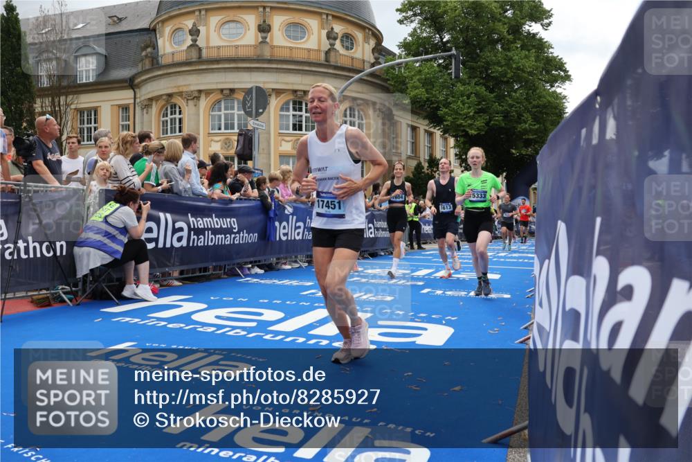 29.06.2025 - hella hamburg halbmarathon Strokosch-Dieckow http://msf.ph/oto/8285927 29.06.2025 10:47:57 Ziel 1086, 1604, 1613, 4324, 4528, 4601, 5022, 6377, 6836, 12706, 12724, 12747, 12808, 13570, 14730, 15333, 16149, 16766, 17451, 18206, 18836, 18922, 19198 meine-sportfotos.de