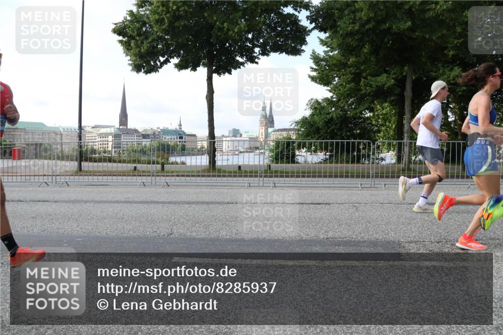 29.06.2025 - hella hamburg halbmarathon Lena Gebhardt http://msf.ph/oto/8285937 29.06.2025 09:45:55 Lombardsbrücke 57, 1080, 1686, 1707, 1894, 2460, 2525, 2689, 3809, 4129, 4463, 4679, 4698, 4749, 4812, 5187, 5550, 6169, 6358, 6495, 6878, 7055, 7186, 7389, 7880, 7965, 8062, 8190, 9345, 9571, 9634, 10017, 10270, 10453, 10484, 10876, 11120, 11199, 11282, 12189, 12232, 12308, 12681, 12691, 12988, 13066, 13167, 13343, 13618, 13686, 13754, 14028, 14167, 14293, 15115, 15689, 16507, 16580, 17768 meine-sportfotos.de