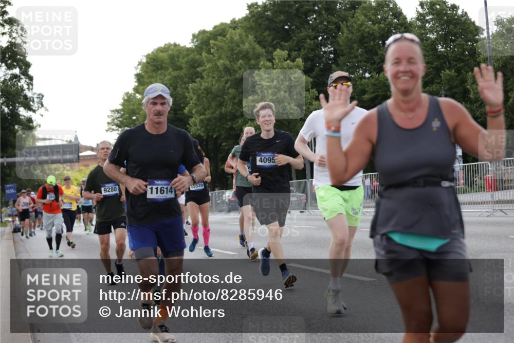 29.06.2025 - hella hamburg halbmarathon Jannik Wohlers http://msf.ph/oto/8285946 29.06.2025 10:03:30 Lombardsbrücke 1032, 1355, 1367, 2277, 3488, 4095, 4488, 5363, 5613, 7006, 7306, 7485, 8421, 8422, 8423, 8469, 8727, 9280, 9899, 11402, 11614, 12336, 12653, 13173, 13583, 15520, 16113, 16621, 17098, 17955, 18111, 18985 meine-sportfotos.de
