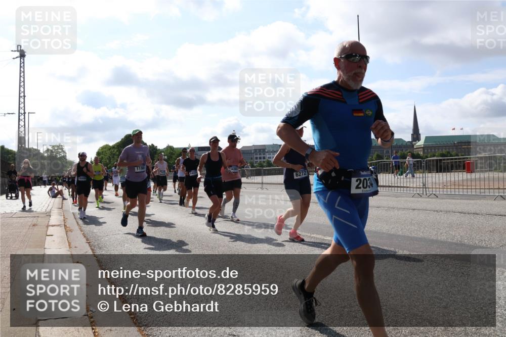 29.06.2025 - hella hamburg halbmarathon Lena Gebhardt http://msf.ph/oto/8285959 29.06.2025 09:58:23 Lombardsbrücke 16409, 1190, 14323, 6272, 203, 1034, 1179, 1190, 1258, 1285, 1335, 1727, 1815, 2029, 2034, 2070, 2138, 2397, 2417, 2518, 2612, 2636, 2656, 2711, 3041, 3091, 3097, 3251, 3819, 3859, 4152, 4167, 4814, 4903, 5093, 5259, 5378, 5672, 5721, 5894, 6164, 6272, 6433, 6580, 6592, 6754, 6759, 6877, 6897, 7065, 7409, 7509, 7646, 7716, 7724, 7856, 7896, 8154, 8311, 8393, 8508, 8590, 8825, 9012, 9057, 9562, 9656, 10084 meine-sportfotos.de