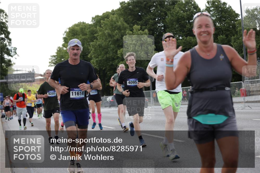 29.06.2025 - hella hamburg halbmarathon Jannik Wohlers http://msf.ph/oto/8285971 29.06.2025 10:03:30 Lombardsbrücke 1032, 1355, 1367, 2277, 3488, 4095, 4488, 5363, 5613, 7006, 7306, 7485, 8421, 8422, 8423, 8469, 8727, 9280, 9899, 11402, 11614, 12336, 12653, 13173, 13583, 15520, 16113, 16621, 17098, 17955, 18111, 18985 meine-sportfotos.de