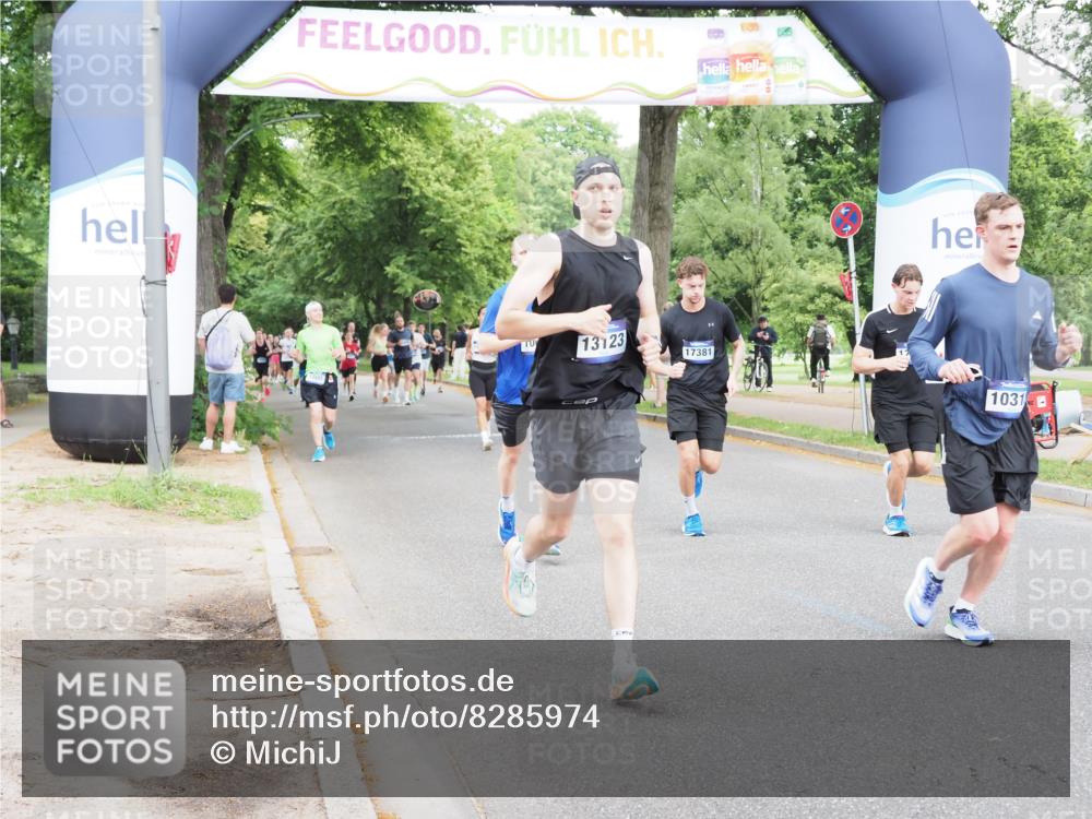 29.06.2025 - hella hamburg halbmarathon MichiJ http://msf.ph/oto/8285974 29.06.2025 10:32:58 Zwischen KM18-KM19 1520, 1600, 10064, 10313, 12154, 13123, 13996, 14351, 15334, 15666, 17381, 17382, 18513, 18806 meine-sportfotos.de