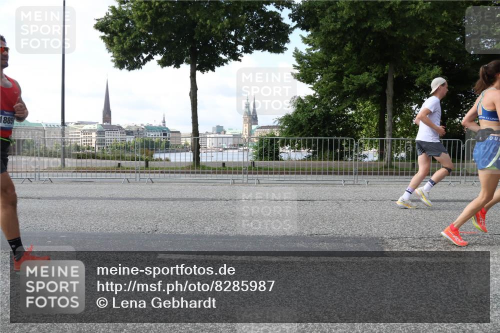29.06.2025 - hella hamburg halbmarathon Lena Gebhardt http://msf.ph/oto/8285987 29.06.2025 09:45:55 Lombardsbrücke 1885, 57, 1080, 1686, 1707, 1894, 2460, 2525, 2689, 3809, 4129, 4463, 4679, 4698, 4749, 4812, 5187, 5550, 6169, 6358, 6495, 6878, 7055, 7186, 7389, 7880, 7965, 8062, 8190, 9345, 9571, 9634, 10017, 10270, 10453, 10484, 10876, 11120, 11199, 11282, 12189, 12232, 12308, 12681, 12691, 12988, 13066, 13167, 13343, 13618, 13686, 13754, 14028, 14167, 14293, 15115, 15689, 16507, 16580, 17768 meine-sportfotos.de
