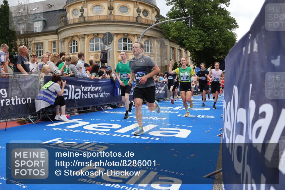 29.06.2025 - hella hamburg halbmarathon Strokosch-Dieckow http://msf.ph/oto/8286001 29.06.2025 10:48:01 Ziel 1086, 1604, 1613, 4324, 4528, 4601, 4711, 5022, 6377, 9544, 9626, 9638, 12706, 12724, 12747, 12808, 13570, 15333, 16094, 16149, 16269, 16766, 18206, 18922, 19198 meine-sportfotos.de