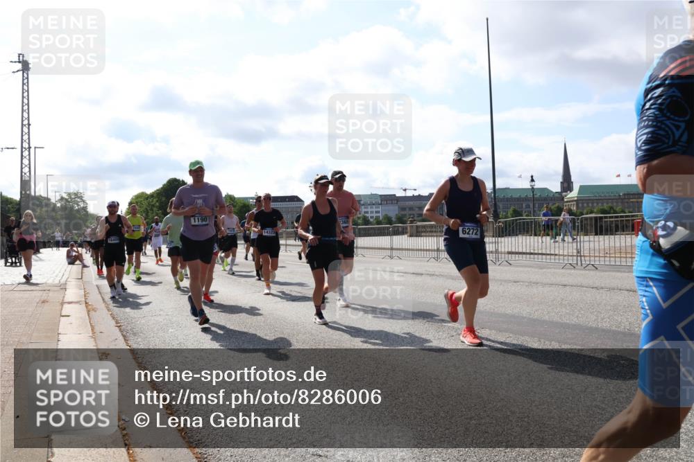 29.06.2025 - hella hamburg halbmarathon Lena Gebhardt http://msf.ph/oto/8286006 29.06.2025 09:58:24 Lombardsbrücke 1190, 1432, 1365, 6272, 1034, 1179, 1190, 1258, 1285, 1335, 1727, 1815, 2029, 2034, 2070, 2138, 2397, 2417, 2518, 2612, 2636, 2656, 2711, 3041, 3091, 3097, 3251, 3819, 3859, 4120, 4152, 4167, 4814, 4903, 5093, 5259, 5378, 5672, 5721, 5894, 6164, 6272, 6433, 6580, 6592, 6754, 6759, 6877, 6897, 7065, 7409, 7509, 7716, 7724, 7856, 7896, 8154, 8311, 8393, 8508, 8590, 8825, 9012, 9057, 9562, 9656, 10084 meine-sportfotos.de
