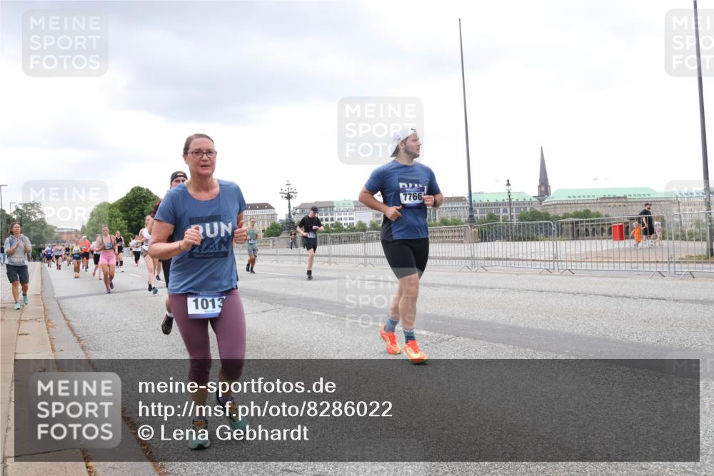 29.06.2025 - hella hamburg halbmarathon Lena Gebhardt http://msf.ph/oto/8286022 29.06.2025 10:55:21 Lombardsbrücke 202, 1013, 7766, 1013, 1616, 1873, 1917, 2090, 2452, 3002, 3115, 3157, 3274, 3577, 4039, 4191, 4192, 4628, 5040, 5392, 5483, 5487, 5727, 6395, 6396, 6839, 6944, 7219, 7238, 7548, 7680, 7766, 8403, 8519, 8626, 9596, 9614, 9618, 9857, 9858, 10094, 10109, 10458, 10559, 10686, 10885, 11109, 11737, 11788, 11908, 12147, 12148, 12902, 13098, 13230, 13548, 13979, 13980, 14515, 14727, 15152, 15160, 16385 meine-sportfotos.de