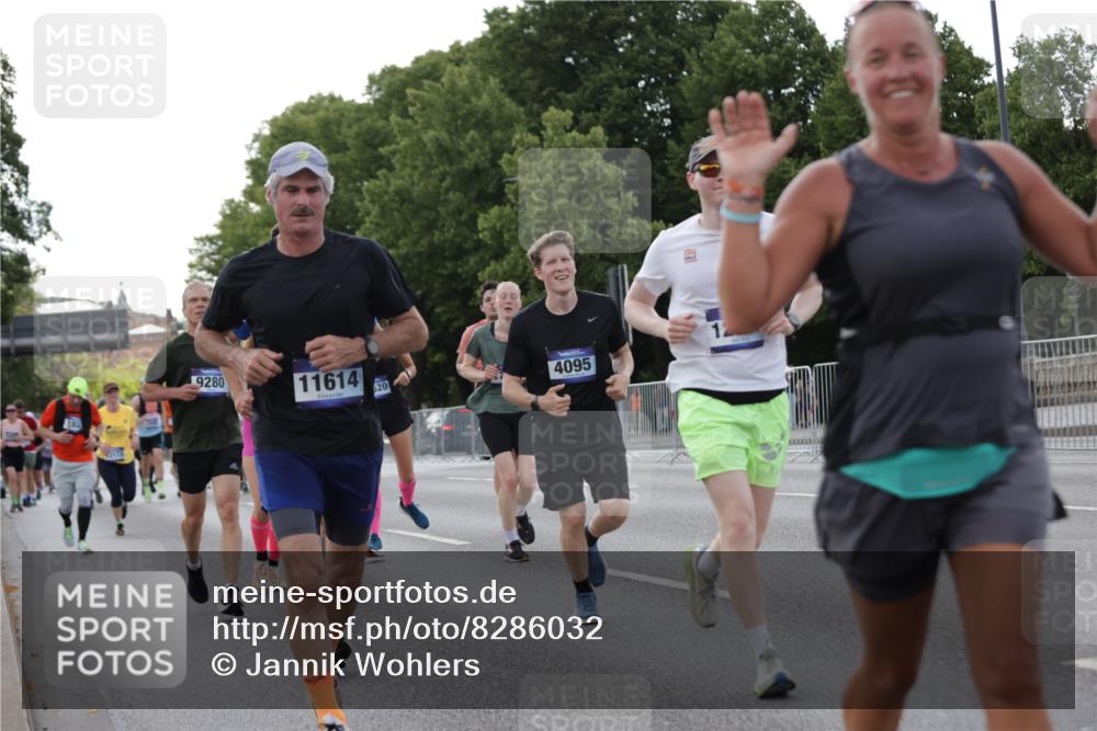 29.06.2025 - hella hamburg halbmarathon Jannik Wohlers http://msf.ph/oto/8286032 29.06.2025 10:03:30 Lombardsbrücke 1032, 1355, 1367, 2277, 3488, 4095, 4488, 5363, 5613, 7006, 7306, 7485, 8421, 8422, 8423, 8469, 8727, 9280, 9899, 11402, 11614, 12336, 12653, 13173, 13583, 15520, 16113, 16621, 17098, 17955, 18111, 18985 meine-sportfotos.de