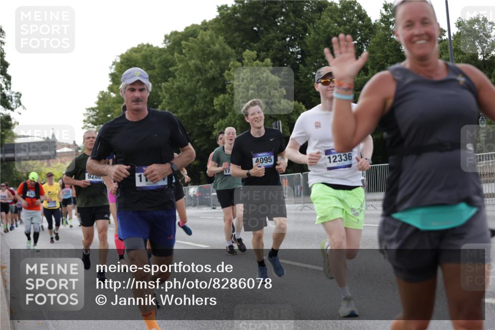29.06.2025 - hella hamburg halbmarathon Jannik Wohlers http://msf.ph/oto/8286078 29.06.2025 10:03:30 Lombardsbrücke 1032, 1355, 1367, 2277, 3488, 4095, 4488, 5363, 5613, 7006, 7306, 7485, 8421, 8422, 8423, 8469, 8727, 9280, 9899, 11402, 11614, 12336, 12653, 13173, 13583, 15520, 16113, 16621, 17098, 17955, 18111, 18985 meine-sportfotos.de