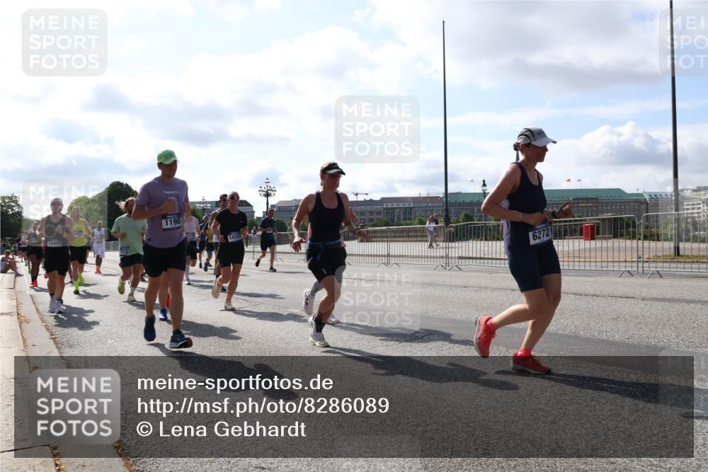 29.06.2025 - hella hamburg halbmarathon Lena Gebhardt http://msf.ph/oto/8286089 29.06.2025 09:58:24 Lombardsbrücke 16409, 1190, 14323, 6272, 1034, 1179, 1190, 1258, 1285, 1335, 1727, 1815, 2029, 2034, 2070, 2138, 2397, 2417, 2518, 2612, 2636, 2656, 2711, 3041, 3091, 3097, 3251, 3819, 3859, 4120, 4152, 4167, 4814, 4903, 5093, 5259, 5378, 5672, 5721, 5894, 6164, 6272, 6433, 6580, 6592, 6754, 6759, 6877, 6897, 7065, 7409, 7509, 7716, 7724, 7856, 7896, 8154, 8311, 8393, 8508, 8590, 8825, 9012, 9057, 9562, 9656, 10084 meine-sportfotos.de