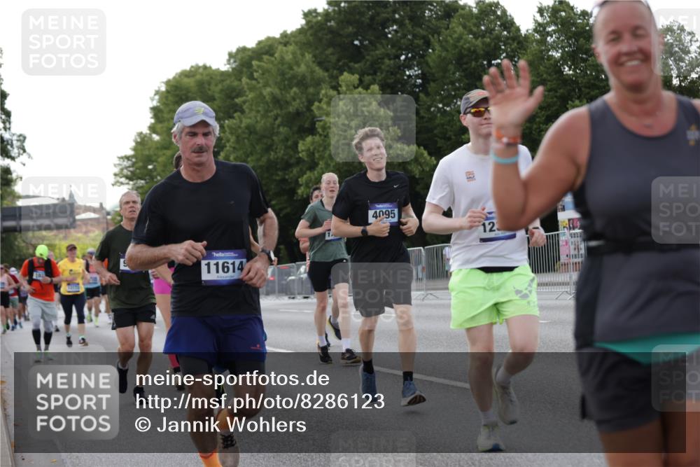 29.06.2025 - hella hamburg halbmarathon Jannik Wohlers http://msf.ph/oto/8286123 29.06.2025 10:03:30 Lombardsbrücke 1032, 1355, 1367, 2277, 3488, 4095, 4488, 5363, 5613, 7006, 7306, 7485, 8421, 8422, 8423, 8469, 8727, 9280, 9899, 11402, 11614, 12336, 12653, 13173, 13583, 15520, 16113, 16621, 17098, 17955, 18111, 18985 meine-sportfotos.de