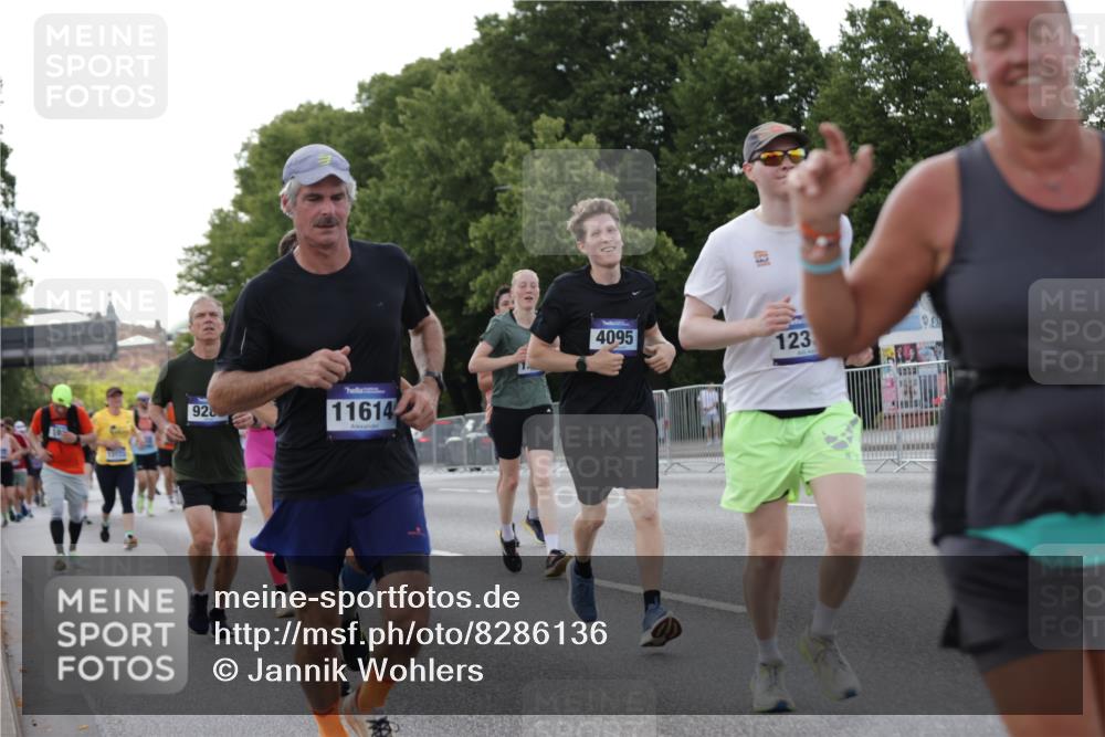 29.06.2025 - hella hamburg halbmarathon Jannik Wohlers http://msf.ph/oto/8286136 29.06.2025 10:03:30 Lombardsbrücke 1032, 1355, 1367, 2277, 3488, 4095, 4488, 5363, 5613, 7006, 7306, 7485, 8421, 8422, 8423, 8469, 8727, 9280, 9899, 11402, 11614, 12336, 12653, 13173, 13583, 15520, 16113, 16621, 17098, 17955, 18111, 18985 meine-sportfotos.de