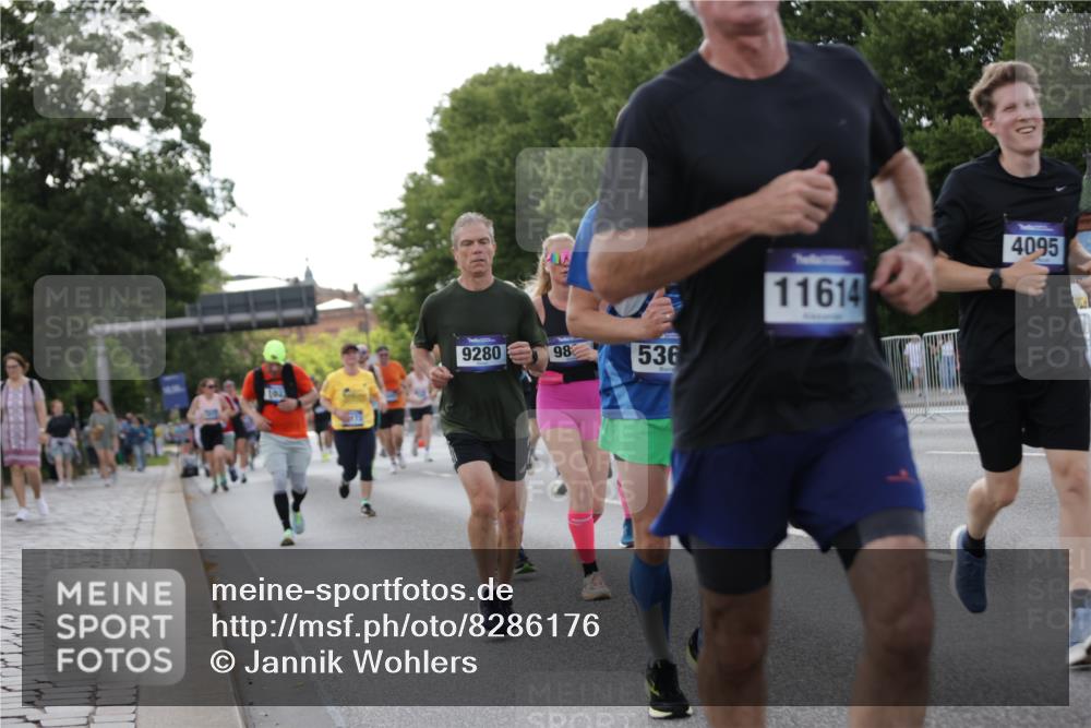 29.06.2025 - hella hamburg halbmarathon Jannik Wohlers http://msf.ph/oto/8286176 29.06.2025 10:03:31 Lombardsbrücke 1032, 1355, 1367, 2277, 3488, 4095, 4488, 5363, 5613, 7006, 7017, 7306, 7485, 8421, 8422, 8423, 8469, 8727, 9280, 9899, 11402, 11614, 12336, 12653, 13173, 13583, 15520, 16113, 16621, 17098, 17955, 18111, 18985 meine-sportfotos.de