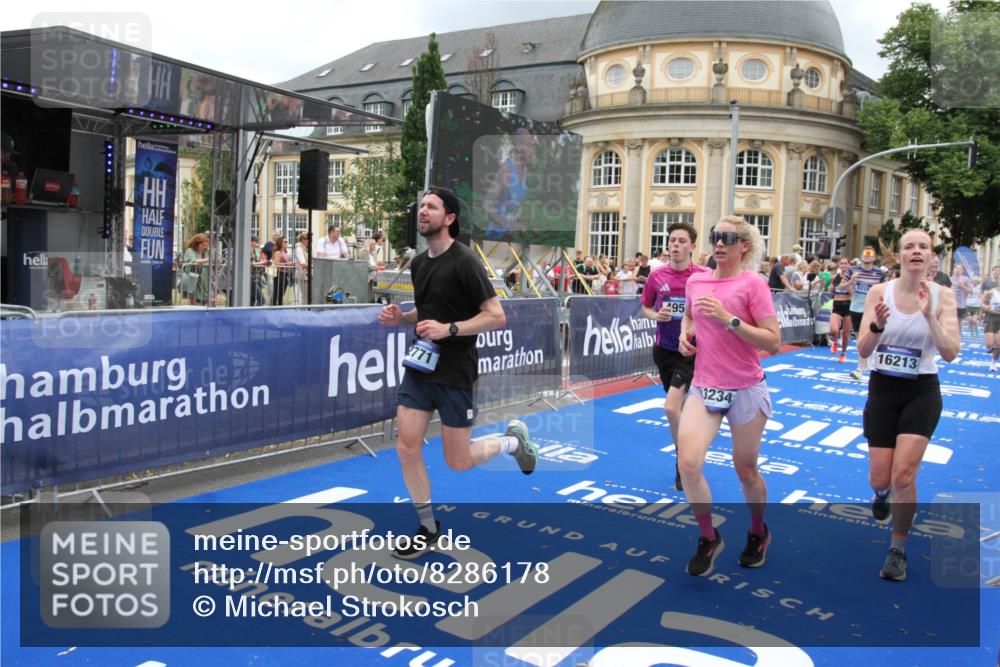 29.06.2025 - hella hamburg halbmarathon Michael Strokosch http://msf.ph/oto/8286178 29.06.2025 10:55:32 Ziel 1130, 2252, 2771, 4951, 5319, 6591, 6938, 11554, 12544, 12584, 13234, 13267, 14036, 14592, 16213, 16334, 16609, 17603, 17940 meine-sportfotos.de