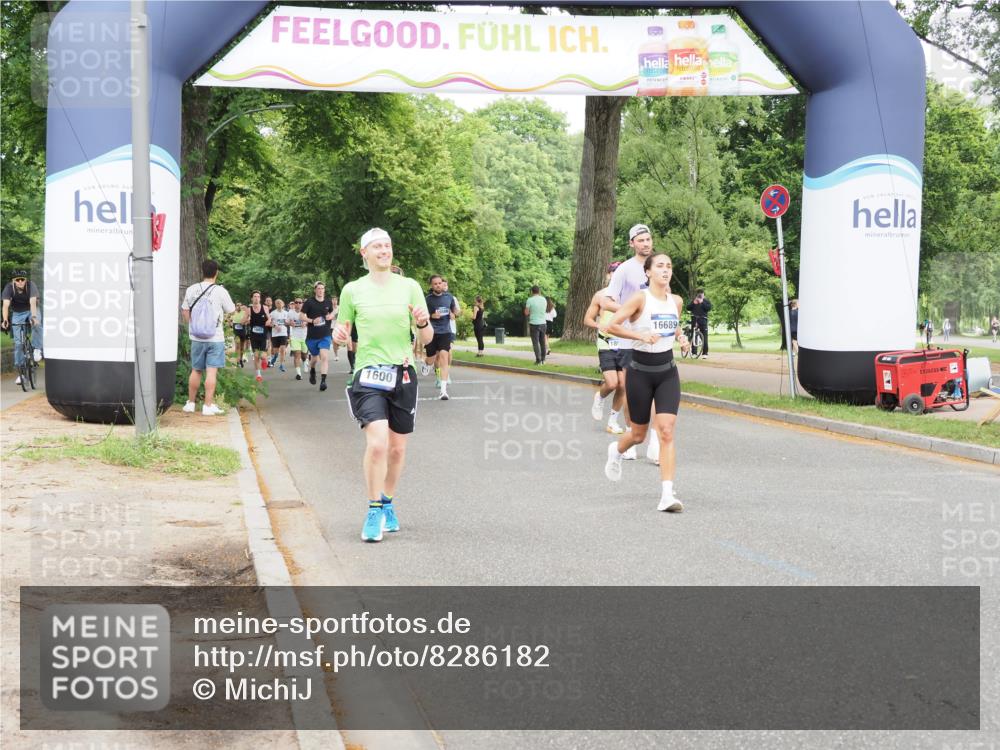 29.06.2025 - hella hamburg halbmarathon MichiJ http://msf.ph/oto/8286182 29.06.2025 10:33:01 Zwischen KM18-KM19 1600, 10064, 10313, 13123, 16689, 17381, 17382, 18185, 18513, 18631, 18806 meine-sportfotos.de
