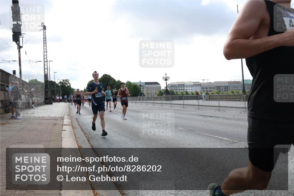 29.06.2025 - hella hamburg halbmarathon Lena Gebhardt http://msf.ph/oto/8286202 29.06.2025 09:45:56 Lombardsbrücke 19022, 19118, 1080, 1686, 1707, 1894, 2460, 2525, 2689, 3809, 4129, 4463, 4679, 4698, 4749, 4812, 5042, 5187, 5550, 6169, 6358, 6495, 6878, 7055, 7186, 7389, 7880, 7965, 8062, 8190, 9345, 10017, 10270, 10453, 10484, 10876, 11120, 11199, 11282, 11833, 12189, 12232, 12308, 12681, 12691, 12988, 13066, 13167, 13343, 13618, 13686, 13754, 14167, 14293, 15115, 15689, 16507, 16580, 17768 meine-sportfotos.de