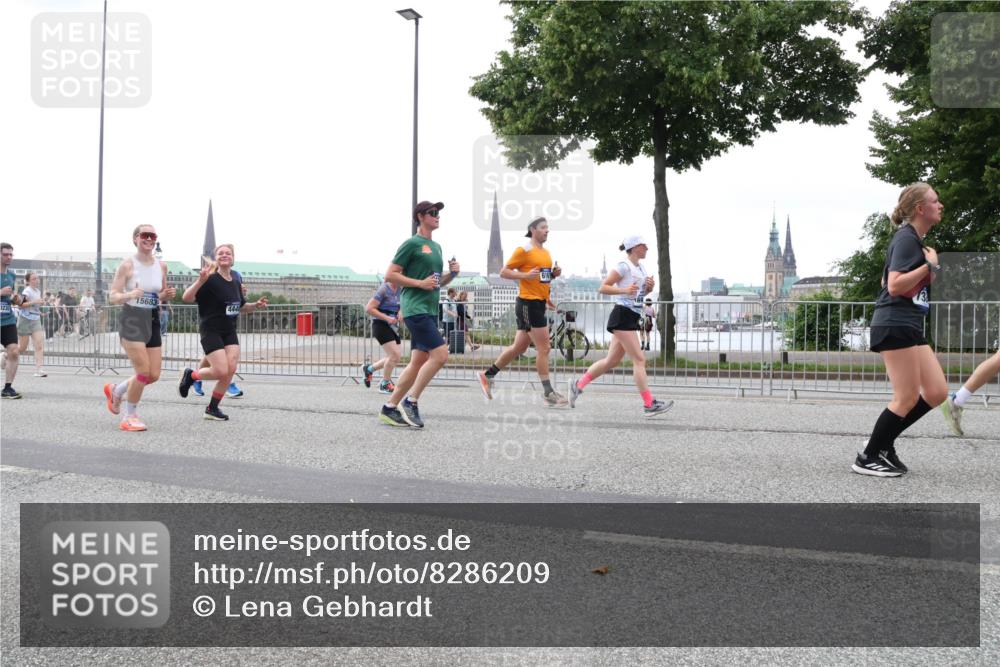 29.06.2025 - hella hamburg halbmarathon Lena Gebhardt http://msf.ph/oto/8286209 29.06.2025 10:46:36 Lombardsbrücke 1363, 1371, 1375, 1429, 1465, 1532, 1608, 1720, 1837, 1999, 2162, 2320, 2500, 2697, 2813, 2951, 3277, 3406, 3407, 3410, 3469, 3734, 3823, 4119, 4202, 4296, 4342, 4355, 4448, 4604, 5697, 5700, 5854, 6068, 6124, 6161, 6740, 7303, 7364, 7368, 7374, 7412, 7767, 7827, 7960, 7983, 8047, 8477, 8551, 8553, 8700, 9129, 9337, 9445, 9691, 10153, 10230, 11361, 11910, 12298, 12333, 12507, 12522, 13969, 14261, 15852, 16882, 16987 meine-sportfotos.de