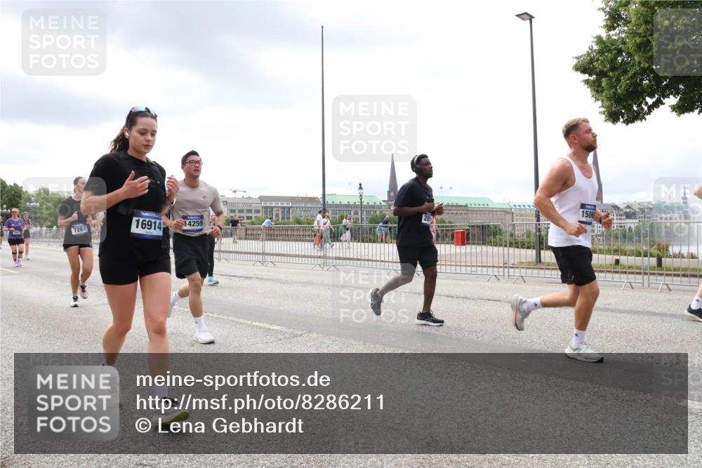 29.06.2025 - hella hamburg halbmarathon Lena Gebhardt http://msf.ph/oto/8286211 29.06.2025 11:09:55 Lombardsbrücke 7261, 16914, 4259, 1506, 1289, 1299, 1301, 1601, 1605, 2290, 2694, 2724, 2726, 2897, 3017, 3135, 3137, 3498, 3500, 4058, 4995, 5173, 5555, 5558, 6323, 6434, 6959, 7261, 7879, 8018, 8043, 8119, 8137, 8523, 9300, 10164, 10850, 11170, 11171, 11712, 11754, 11894, 12085, 12109, 12199, 12243, 12617, 13408, 13597, 13635, 13636, 13858, 13907, 14109, 14147, 14156, 14259, 16519, 16914 meine-sportfotos.de