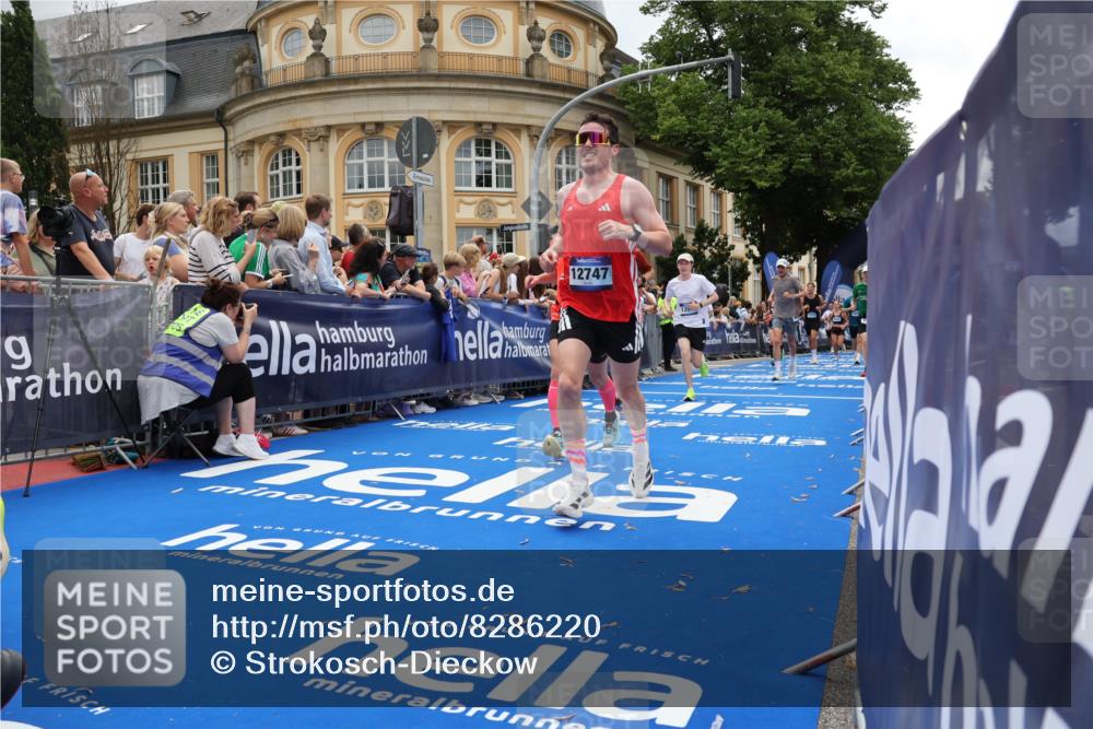 29.06.2025 - hella hamburg halbmarathon Strokosch-Dieckow http://msf.ph/oto/8286220 29.06.2025 10:48:05 Ziel 1086, 1914, 4324, 4528, 4601, 4711, 6377, 9544, 9626, 9638, 12685, 12706, 12724, 12747, 12808, 13570, 14192, 14814, 15590, 15973, 15981, 16094, 16149, 16269, 18206, 18922, 19198 meine-sportfotos.de