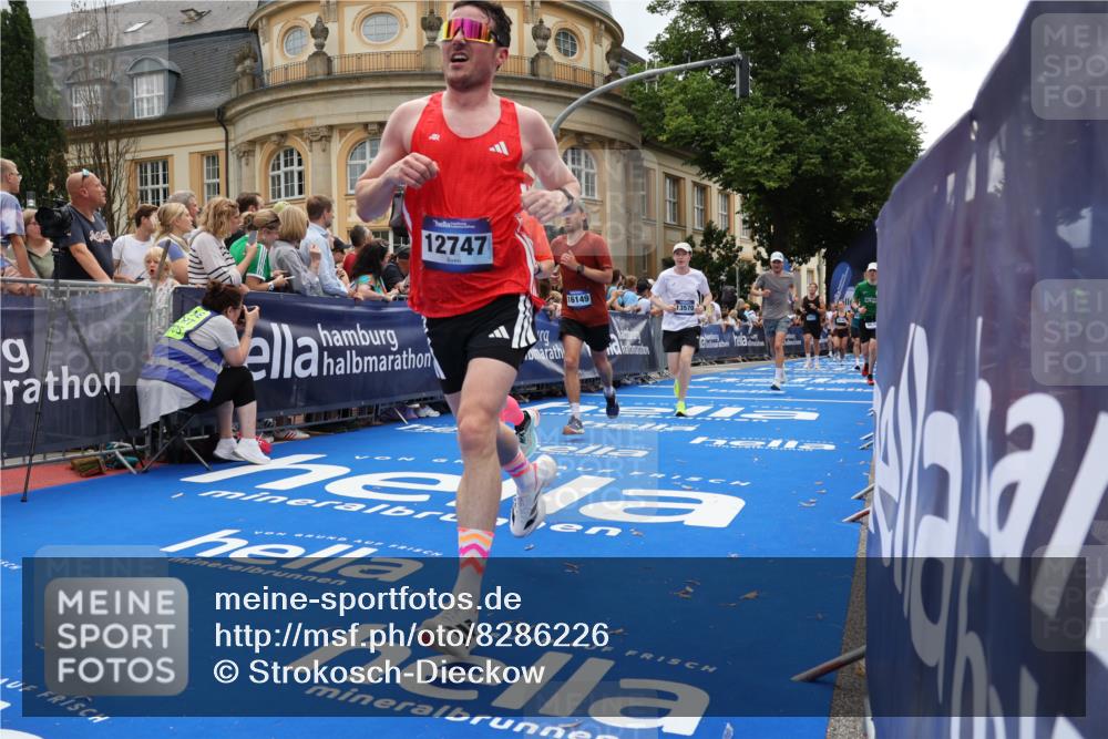 29.06.2025 - hella hamburg halbmarathon Strokosch-Dieckow http://msf.ph/oto/8286226 29.06.2025 10:48:06 Ziel 1086, 1914, 4324, 4601, 4711, 6377, 8916, 9544, 9626, 9638, 12685, 12706, 12724, 12747, 12808, 13570, 14192, 14814, 15590, 15973, 15981, 16094, 16149, 16269, 18206, 18922 meine-sportfotos.de