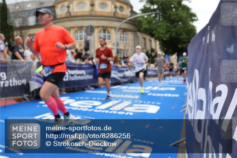 29.06.2025 - hella hamburg halbmarathon Strokosch-Dieckow http://msf.ph/oto/8286256 29.06.2025 10:48:06 Ziel 1086, 1914, 4324, 4601, 4711, 6377, 8916, 9544, 9626, 9638, 12685, 12706, 12724, 12747, 12808, 13570, 14192, 14814, 15590, 15973, 15981, 16094, 16149, 16269, 18206, 18922 meine-sportfotos.de