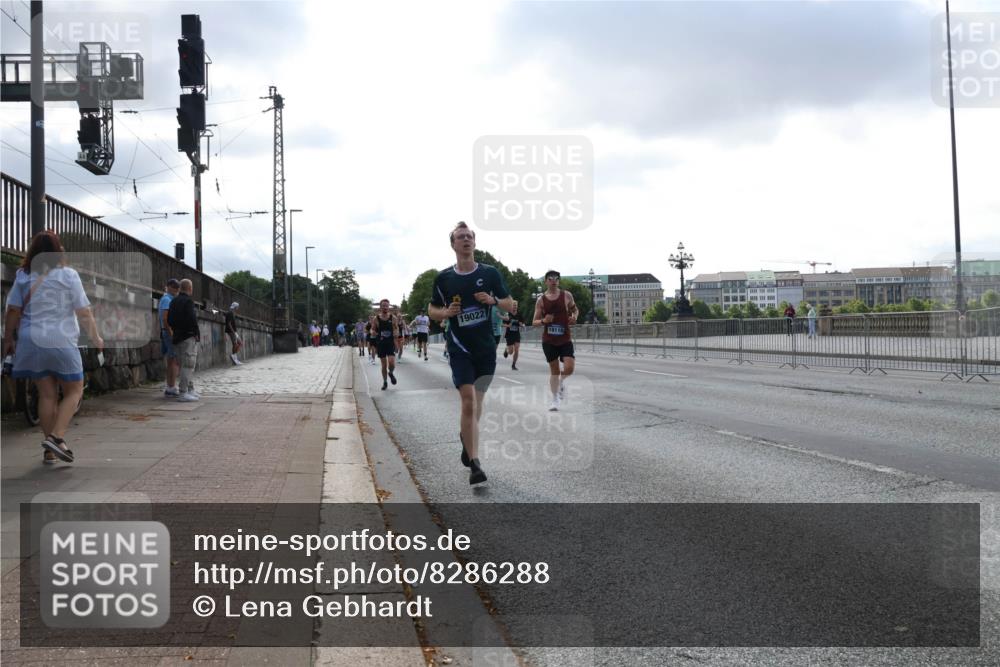 29.06.2025 - hella hamburg halbmarathon Lena Gebhardt http://msf.ph/oto/8286288 29.06.2025 09:45:56 Lombardsbrücke 19022, 19118, 1080, 1686, 1707, 1894, 2460, 2525, 2689, 3809, 4129, 4463, 4679, 4698, 4749, 4812, 5042, 5187, 5550, 6169, 6358, 6495, 6878, 7055, 7186, 7389, 7880, 7965, 8062, 8190, 9345, 10017, 10270, 10453, 10484, 10876, 11120, 11199, 11282, 11833, 12189, 12232, 12308, 12681, 12691, 12988, 13066, 13167, 13343, 13618, 13686, 13754, 14167, 14293, 15115, 15689, 16507, 16580, 17768 meine-sportfotos.de