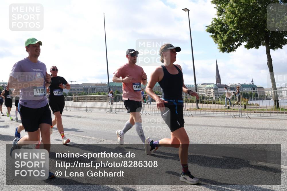 29.06.2025 - hella hamburg halbmarathon Lena Gebhardt http://msf.ph/oto/8286308 29.06.2025 09:58:25 Lombardsbrücke 1190, 14323, 1436, 1034, 1179, 1190, 1258, 1285, 1335, 1727, 1815, 2029, 2034, 2070, 2138, 2397, 2417, 2518, 2612, 2636, 2656, 2711, 2883, 3041, 3091, 3097, 3251, 3819, 3859, 4120, 4152, 4167, 4814, 4903, 5093, 5259, 5378, 5672, 5721, 5894, 6164, 6272, 6433, 6580, 6592, 6754, 6759, 6877, 6897, 7065, 7409, 7509, 7716, 7724, 7856, 7896, 8154, 8311, 8393, 8508, 8590, 8825, 9012, 9057, 9562, 9656, 10084 meine-sportfotos.de