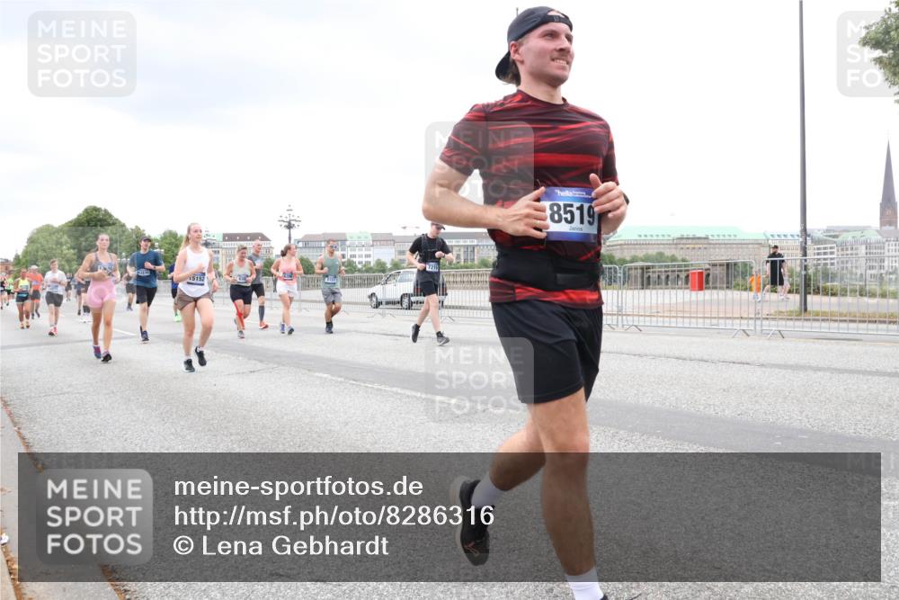 29.06.2025 - hella hamburg halbmarathon Lena Gebhardt http://msf.ph/oto/8286316 29.06.2025 10:55:23 Lombardsbrücke 3230, 15152, 7219, 8519, 1013, 1616, 1873, 1917, 2090, 2452, 3115, 3157, 3244, 3274, 3577, 4039, 4628, 5040, 5392, 5483, 5487, 5727, 6395, 6396, 6839, 6944, 7219, 7238, 7548, 7680, 7766, 8403, 8519, 8527, 8626, 9596, 9614, 9618, 9857, 9858, 10094, 10109, 10458, 10559, 10686, 10885, 11109, 11737, 11788, 11908, 12147, 12148, 12902, 13098, 13230, 13548, 13979, 13980, 14515, 14727, 15152, 15160, 16385 meine-sportfotos.de