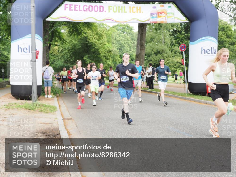 29.06.2025 - hella hamburg halbmarathon MichiJ http://msf.ph/oto/8286342 29.06.2025 10:33:05 Zwischen KM18-KM19 1600, 4915, 8928, 16506, 16689, 17382, 18185, 18631 meine-sportfotos.de