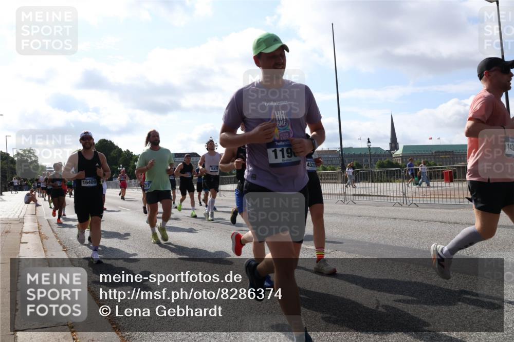 29.06.2025 - hella hamburg halbmarathon Lena Gebhardt http://msf.ph/oto/8286374 29.06.2025 09:58:25 Lombardsbrücke 16409, 72, 16879, 119, 4323, 143, 1034, 1179, 1190, 1258, 1285, 1335, 1727, 1815, 2029, 2034, 2070, 2138, 2397, 2417, 2518, 2612, 2636, 2656, 2711, 2883, 3041, 3091, 3097, 3251, 3819, 3859, 4120, 4152, 4167, 4814, 4903, 5093, 5259, 5378, 5672, 5721, 5894, 6164, 6272, 6433, 6580, 6592, 6754, 6759, 6877, 6897, 7065, 7409, 7509, 7716, 7724, 7856, 7896, 8154, 8311, 8393, 8508, 8590, 8825, 9012, 9057, 9562, 9656, 10084 meine-sportfotos.de