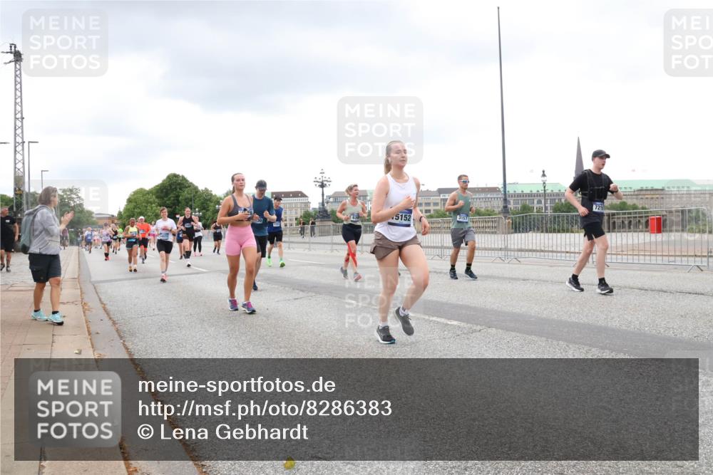 29.06.2025 - hella hamburg halbmarathon Lena Gebhardt http://msf.ph/oto/8286383 29.06.2025 10:55:25 Lombardsbrücke 1013, 1616, 1873, 1917, 2090, 2452, 3115, 3157, 3244, 3274, 3577, 4039, 4628, 5040, 5222, 5483, 5487, 6395, 6396, 6944, 7219, 7238, 7548, 7680, 7766, 8403, 8519, 8527, 8626, 9614, 9618, 9857, 9858, 10094, 10109, 10458, 10559, 10593, 10686, 10885, 11109, 11737, 11788, 11908, 12147, 12148, 12695, 12902, 13098, 13230, 13548, 13979, 13980, 14515, 14727, 15152, 15160, 16385 meine-sportfotos.de