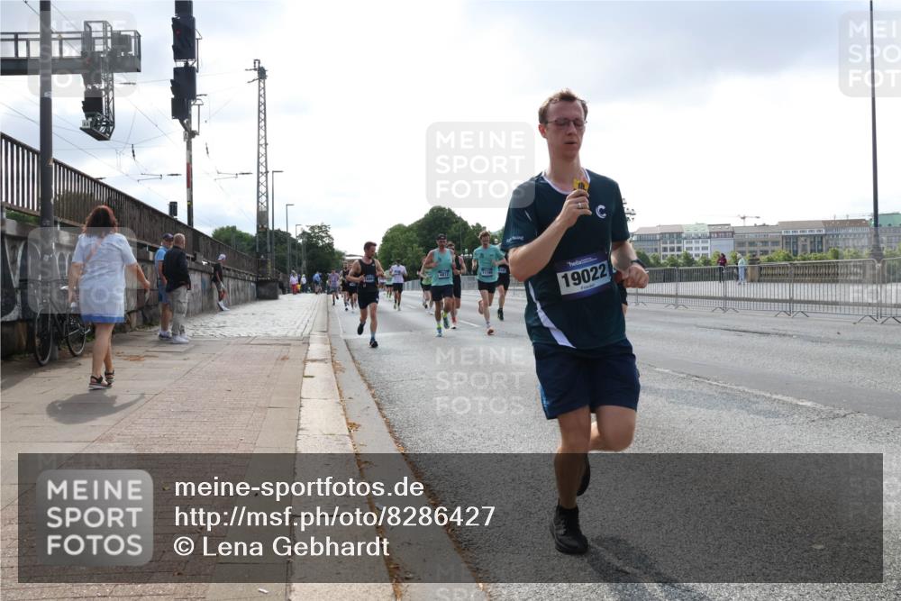 29.06.2025 - hella hamburg halbmarathon Lena Gebhardt http://msf.ph/oto/8286427 29.06.2025 09:45:57 Lombardsbrücke 4812, 19022, 1080, 1686, 1707, 1894, 2460, 2525, 2689, 3809, 3843, 4129, 4463, 4679, 4698, 4749, 4812, 5042, 5187, 5550, 6169, 6358, 6495, 6878, 7055, 7186, 7389, 7880, 7965, 8062, 8190, 9345, 10017, 10270, 10453, 10484, 10876, 11120, 11199, 11282, 11833, 12189, 12232, 12308, 12681, 12691, 12988, 13066, 13167, 13343, 13618, 13686, 13754, 14167, 14293, 15115, 15689, 16507, 16580, 17768 meine-sportfotos.de