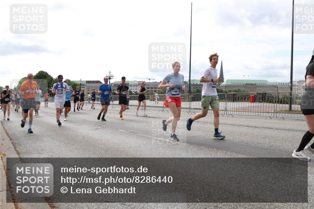 29.06.2025 - hella hamburg halbmarathon Lena Gebhardt http://msf.ph/oto/8286440 29.06.2025 10:20:54 Lombardsbrücke 8113, 11145, 12844, 14611, 1011, 1266, 1471, 1658, 2053, 2101, 2325, 2383, 2834, 2923, 2945, 2956, 2986, 3161, 3247, 3453, 3733, 3781, 3813, 4082, 4154, 4166, 4288, 4350, 4422, 4754, 4869, 5041, 5061, 5181, 5625, 5767, 6275, 6308, 6608, 6951, 7228, 7608, 8113, 8588, 8724, 8726, 8940, 9005, 9011, 9108, 9236, 9722, 9981, 10050, 10350, 10585, 10602, 10613, 10647, 11100, 11145, 11603, 11698, 11835, 11995, 12175, 12694, 12844, 13057, 13508 meine-sportfotos.de