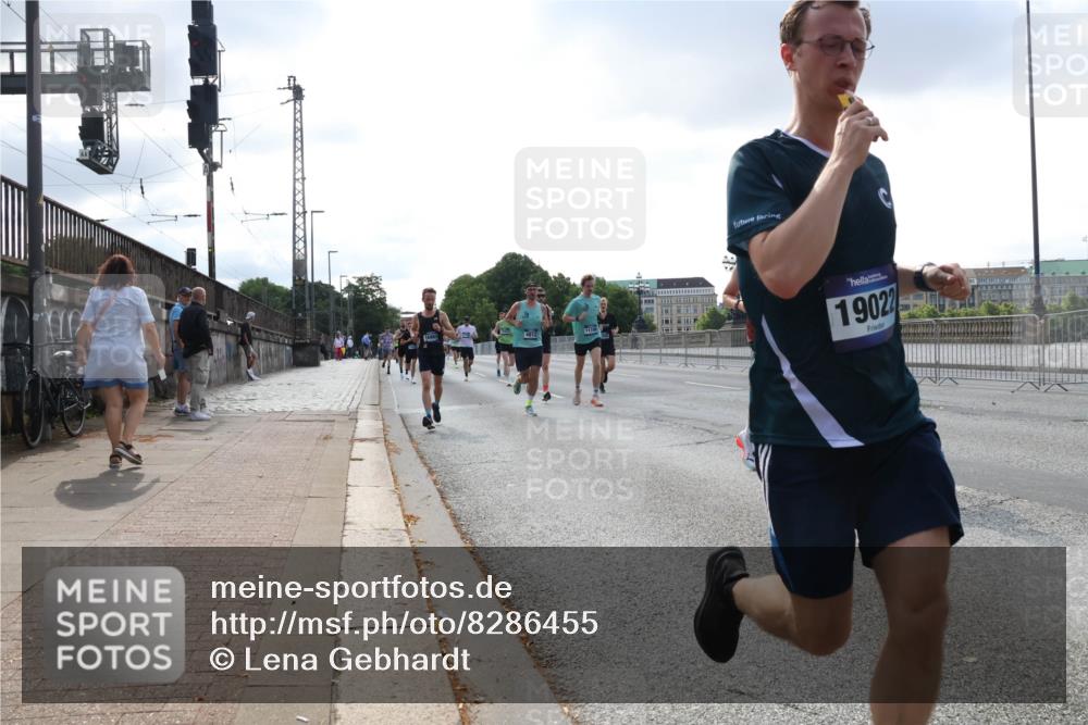 29.06.2025 - hella hamburg halbmarathon Lena Gebhardt http://msf.ph/oto/8286455 29.06.2025 09:45:57 Lombardsbrücke 4812, 11199, 19022, 1080, 1686, 1707, 1894, 2460, 2525, 2689, 3809, 3843, 4129, 4463, 4679, 4698, 4749, 4812, 5042, 5187, 5550, 6169, 6358, 6495, 6878, 7055, 7186, 7389, 7880, 7965, 8062, 8190, 9345, 10017, 10270, 10453, 10484, 10876, 11120, 11199, 11282, 11833, 12189, 12232, 12308, 12681, 12691, 12988, 13066, 13167, 13343, 13618, 13686, 13754, 14167, 14293, 15115, 15689, 16507, 16580, 17768 meine-sportfotos.de