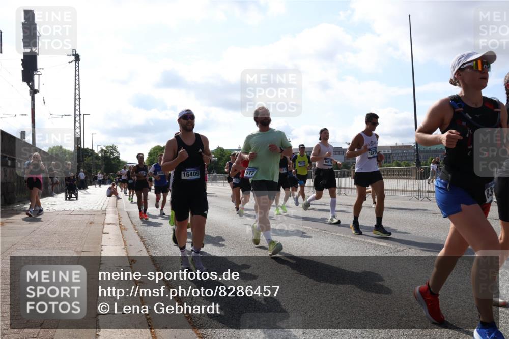29.06.2025 - hella hamburg halbmarathon Lena Gebhardt http://msf.ph/oto/8286457 29.06.2025 09:58:26 Lombardsbrücke 1879, 16879, 18867, 16409, 577, 83, 1034, 1179, 1190, 1258, 1285, 1335, 1727, 1815, 2029, 2034, 2070, 2138, 2397, 2417, 2518, 2612, 2636, 2656, 2711, 2883, 2907, 3041, 3091, 3097, 3251, 3819, 3859, 4120, 4152, 4167, 4814, 4903, 5084, 5093, 5259, 5378, 5672, 5721, 5894, 6164, 6272, 6433, 6580, 6592, 6754, 6759, 6877, 6897, 7065, 7409, 7509, 7716, 7724, 7856, 7896, 8154, 8311, 8393, 8508, 8590, 8825, 9012, 9057, 9562, 9656, 10084 meine-sportfotos.de