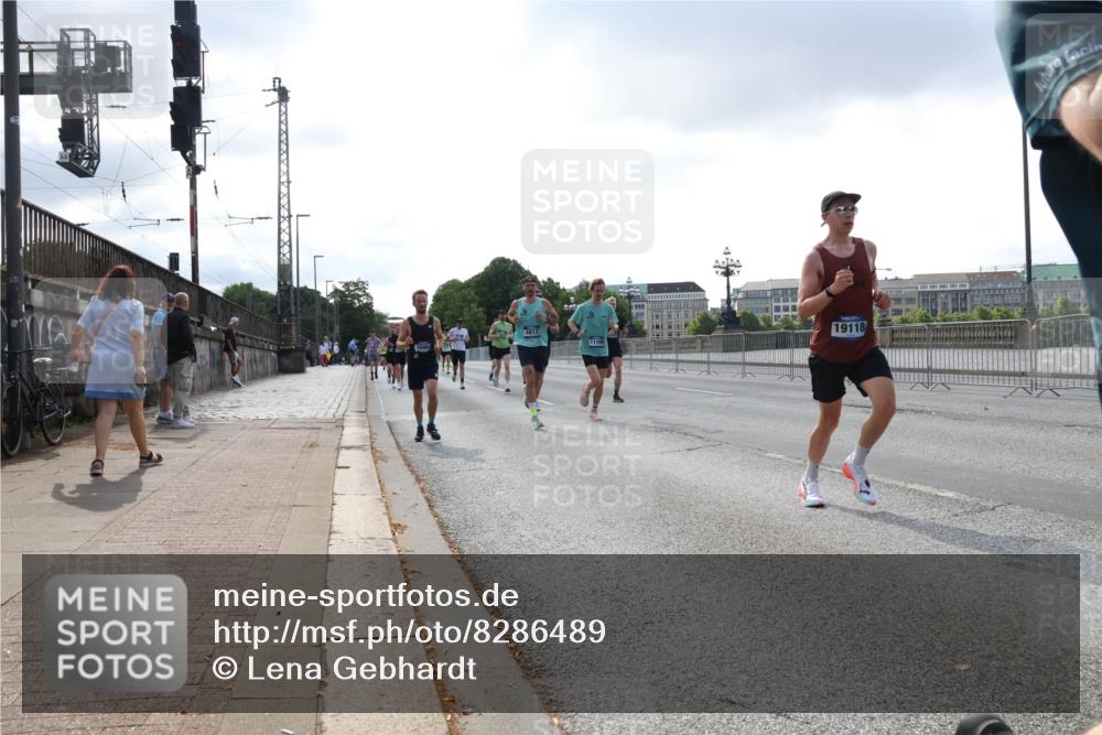 29.06.2025 - hella hamburg halbmarathon Lena Gebhardt http://msf.ph/oto/8286489 29.06.2025 09:45:58 Lombardsbrücke 4812, 19118, 11199, 1080, 1686, 1707, 1894, 2460, 2525, 2689, 3809, 3843, 4129, 4463, 4679, 4698, 4749, 4812, 5042, 5187, 5550, 6169, 6358, 6495, 6878, 7055, 7186, 7880, 7965, 8062, 8190, 9345, 10017, 10270, 10453, 10484, 10876, 11120, 11199, 11282, 11833, 12189, 12232, 12308, 12681, 12691, 12988, 13066, 13167, 13343, 13618, 13686, 13754, 14167, 14293, 15115, 15689, 16507, 16580, 17768 meine-sportfotos.de