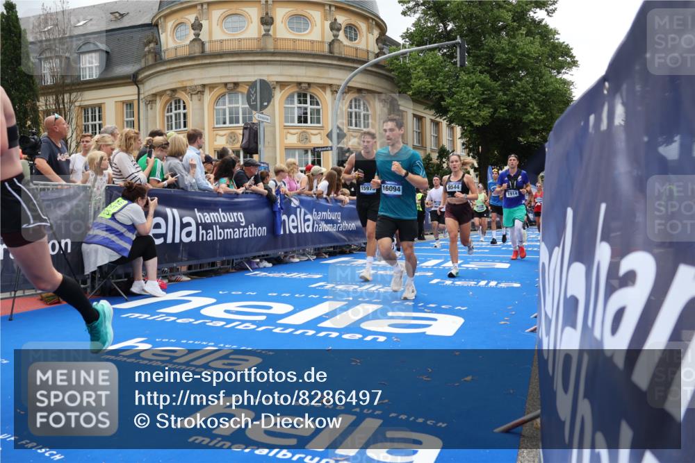 29.06.2025 - hella hamburg halbmarathon Strokosch-Dieckow http://msf.ph/oto/8286497 29.06.2025 10:48:10 Ziel 1914, 4324, 4711, 7599, 8916, 9544, 9626, 9638, 11211, 12685, 12706, 13570, 14192, 14797, 14814, 15590, 15629, 15973, 15981, 16094, 16149, 16269, 18963, 19127 meine-sportfotos.de