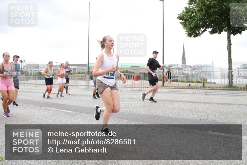 29.06.2025 - hella hamburg halbmarathon Lena Gebhardt http://msf.ph/oto/8286501 29.06.2025 10:55:25 Lombardsbrücke 98, 15160, 5152, 1013, 1616, 1873, 1917, 2090, 2452, 3115, 3157, 3244, 3274, 3577, 4039, 4628, 5040, 5222, 5483, 5487, 6395, 6396, 6944, 7219, 7238, 7548, 7680, 7766, 8403, 8519, 8527, 8626, 9614, 9618, 9857, 9858, 10094, 10109, 10458, 10559, 10593, 10686, 10885, 11109, 11737, 11788, 11908, 12147, 12148, 12695, 12902, 13098, 13230, 13548, 13979, 13980, 14515, 14727, 15152, 15160, 16385 meine-sportfotos.de