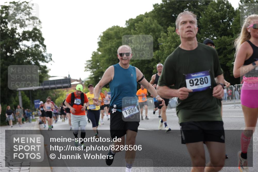 29.06.2025 - hella hamburg halbmarathon Jannik Wohlers http://msf.ph/oto/8286506 29.06.2025 10:03:33 Lombardsbrücke 1032, 1355, 1367, 3488, 4095, 4488, 5058, 5363, 5613, 6142, 7006, 7017, 7306, 7485, 8421, 8422, 8423, 8469, 8727, 9280, 9899, 11614, 12336, 12653, 13173, 13583, 15520, 15678, 16099, 16113, 17098, 17955, 18111, 18985 meine-sportfotos.de