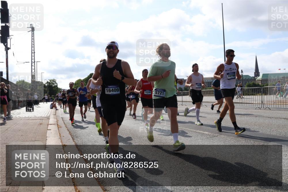 29.06.2025 - hella hamburg halbmarathon Lena Gebhardt http://msf.ph/oto/8286525 29.06.2025 09:58:26 Lombardsbrücke 16879, 19244, 5721, 16409, 18799, 1034, 1179, 1190, 1258, 1285, 1335, 1727, 1815, 2029, 2034, 2070, 2138, 2397, 2417, 2518, 2612, 2636, 2656, 2711, 2883, 2907, 3041, 3091, 3097, 3251, 3819, 3859, 4120, 4152, 4167, 4814, 4903, 5084, 5093, 5259, 5378, 5672, 5721, 5894, 6164, 6272, 6433, 6580, 6592, 6754, 6759, 6877, 6897, 7065, 7409, 7509, 7716, 7724, 7856, 7896, 8154, 8311, 8393, 8508, 8590, 8825, 9012, 9057, 9562, 9656, 10084 meine-sportfotos.de