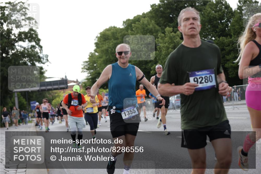 29.06.2025 - hella hamburg halbmarathon Jannik Wohlers http://msf.ph/oto/8286556 29.06.2025 10:03:33 Lombardsbrücke 1032, 1355, 1367, 3488, 4095, 4488, 5058, 5363, 5613, 6142, 7006, 7017, 7306, 7485, 8421, 8422, 8423, 8469, 8727, 9280, 9899, 11614, 12336, 12653, 13173, 13583, 15520, 15678, 16099, 16113, 17098, 17955, 18111, 18985 meine-sportfotos.de